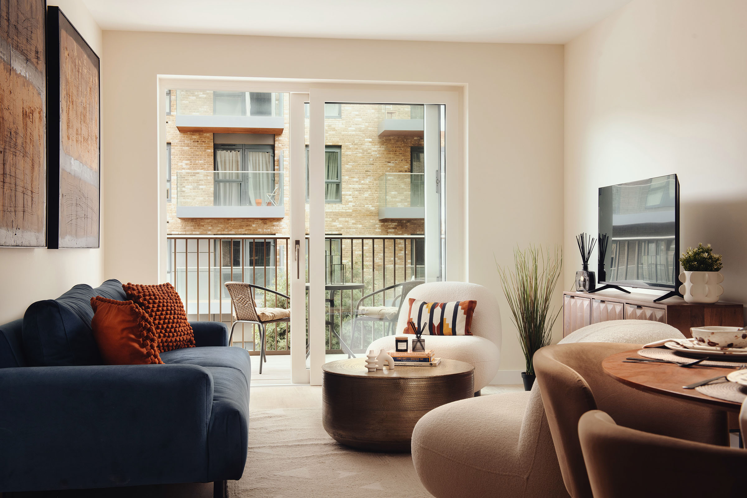 Living room in Aerodrome Road property